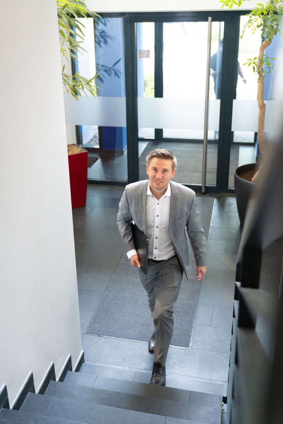 Alexander Schuh auf dem Weg zum Termin